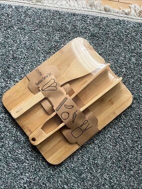 BRAND NEW Bamboo serving set